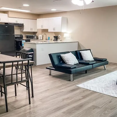 Charming 1Br Getaway! Private And Pet Friendly With Tv Apartamento